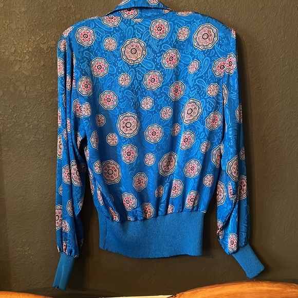 1980’s blouse multi colored shoulder pads. Blousey. Sleeves and waist stretch - Picture 3 of 9